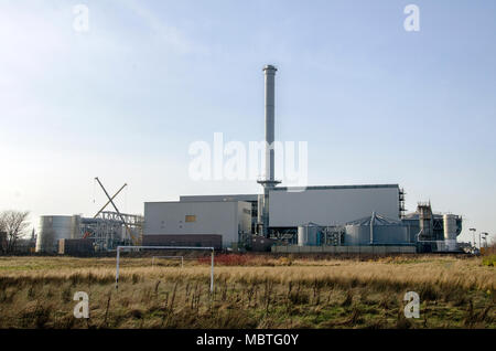 GLASGOW, Schottland - 28. FEBRUAR 2016: einen verlassenen Fußballplatz neben dem neuen Polmadie Recycling Center auf der Southside von Glasgow. Stockfoto