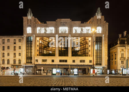 Lissabon - 25. Juni: Eden Teatro (Eden Theater) und Denkmal für die Restauratoren (Monumento dos Restauradores) am Restauradores Platz am Juni 25, 2014 in Stockfoto