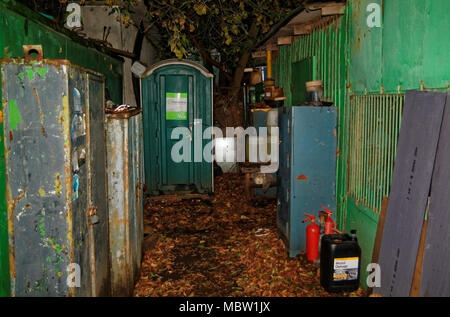 Der Parkplatz der Ernte Ausrüstung Nacht, Moskau Stockfoto