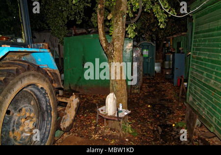 Der Parkplatz der Ernte Ausrüstung Nacht, Moskau Stockfoto