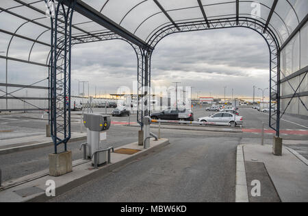 Material nur Parken am Flughafen Wien in Österreich Stockfoto