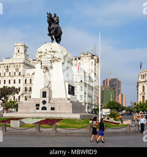 LIMA, PERU - 10. MAI 2015: Monument für Jose de San Martin auf der Plaza San Martin in Lima, Peru Stockfoto