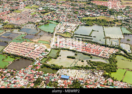 Manila Vorort, Blick aus dem Flugzeug, Philippinen Stockfoto