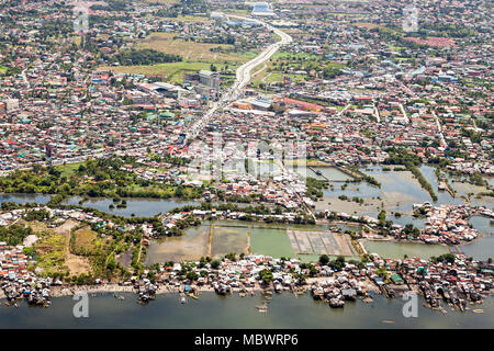 Manila Vorort, Blick aus dem Flugzeug, Philippinen Stockfoto