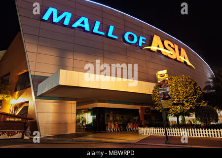 MANILA, Philippinen - 23. Februar: SM Mall of Asia (MOA) ist die 2. größte Mall in den Philippinen am 23. Februar 2013 in Manila, Philippinen. Es hat Stockfoto