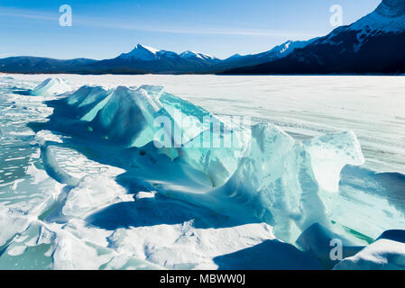 Großen gefalteten Eisbrocken See, Abraham Lake, Alberta, Kanada Stockfoto