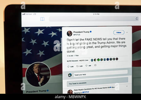 Präsident Donald Trump Tweet über gefälschte Nachrichten auf den Präsidenten (POTUS) Twitter Account die Vereinigten Staaten" (Public Domain). Stockfoto