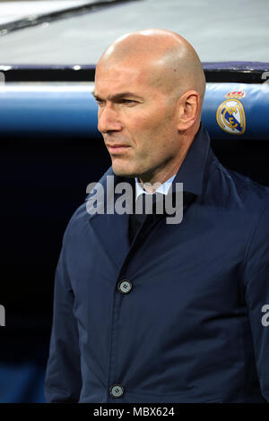 Madrid, Madrid, Spanien. 11 Apr, 2018. Zinedine Zidane vor dem UEFA Champions League runde Viertel Finale zweite Bein Fußballspiel zwischen Real Madrid und Juventus Turin im Stadion Santiago Bernabeu. Credit: Manu Reino/SOPA Images/ZUMA Draht/Alamy leben Nachrichten Stockfoto