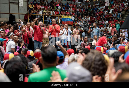 Caracas, Venezuela, 11. April 2018. Der ehemalige Vizepräsident und Chef der Regierungspartei Diosdado Cabello, beteiligt sich in einem Akt der Unterstützung für die Wiederwahl von Präsident Nicolás Maduro, in der Sucre Gemeinde, östlich von Caracas. Credit: Marcos Salgado/Alamy leben Nachrichten Stockfoto