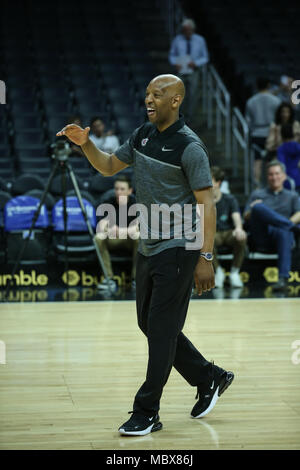 Los Angeles, CA, USA. 11 Apr, 2018. LA Clippers Assistant Coach SAM Cassell, bevor die Los Angeles Lakers vs Los Angeles Clippers at Staples Center, das am 11. April 2018. (Foto durch Jevone Moore) Credit: Csm/Alamy leben Nachrichten Stockfoto