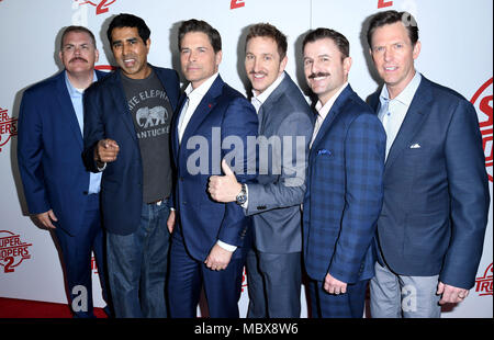 Hollywood, CA, USA. 11 Apr, 2018. 11. April 2018 - Hollywood, Kalifornien - Kevin Heffernan, Jay Chandrasekhar, Rob Lowe, Steve Lemme, Paul Soter, Erik Stolhanske. ''Super Troopers 2'' Los Angeles Premiere am Arclight Hollywood. Photo Credit: Birdie Thompson/AdMedia Credit: Birdie Thompson/AdMedia/ZUMA Draht/Alamy leben Nachrichten Stockfoto