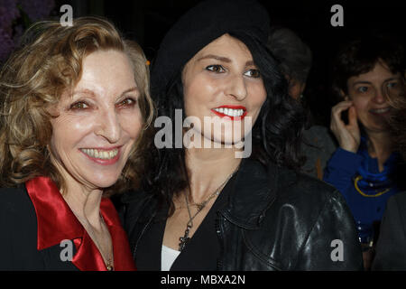 Paris, Frankreich. 11. April 2018. Emmanuelle de Boysson und Sylvie Ortega Munos besuchen 11 'La Closerie Des Lilas "literarische Auszeichnungen 2018 La Closerie Des Lilas, Paris, Frankreich. Quelle: Bernard Menigault/Alamy Live News News Stockfoto