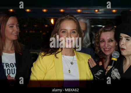 Paris, Frankreich. 11. April 2018. Odile d'Oultremont, Sieger der 11 'La Closerie Des Lilas "literarische Auszeichnungen 2018 für 'Les Déraisons' (L'Observatoire) im La Closerie Des Lilas, Paris, Frankreich. Quelle: Bernard Menigault/Alamy leben Nachrichten Stockfoto