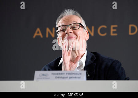 Paris. 12 Apr, 2018. Cannes Film Festival allgemeine delegieren Thierry Fremaux nimmt an einer Pressekonferenz in Paris, Frankreich Am 12. April 2018. Der Ausschuss des Cannes Film Festival findet eine Pressekonferenz am Donnerstag offizielle Auswahl in diesem Jahr ankündigen zu können. Credit: Chen Yichen/Xinhua/Alamy leben Nachrichten Stockfoto