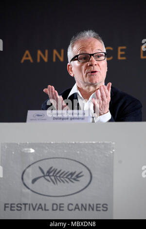 Paris. 12 Apr, 2018. Cannes Film Festival allgemeine delegieren Thierry Fremaux nimmt an einer Pressekonferenz in Paris, Frankreich Am 12. April 2018. Der Ausschuss des Cannes Film Festival findet eine Pressekonferenz am Donnerstag offizielle Auswahl in diesem Jahr ankündigen zu können. Credit: Chen Yichen/Xinhua/Alamy leben Nachrichten Stockfoto