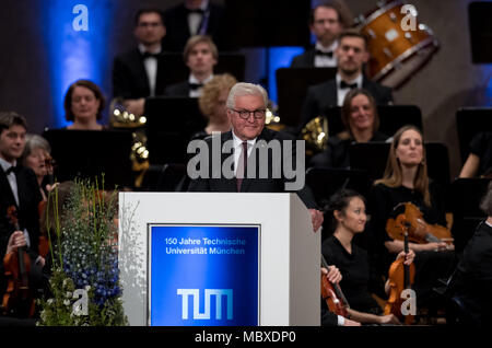 München, Deutschland. 12. April 2018. Deutsche Präsident Frank-Walter Steinmeier spricht bei einem Festakt zum 150-jährigen Jubiläum der Technischen Universität München (TUM). König Ludwig II. gegründet der Polytechnischen Schule München am 12. April 1868. Foto: Sven Hoppe/dpa Quelle: dpa Picture alliance/Alamy leben Nachrichten Stockfoto