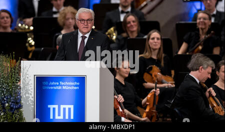 München, Deutschland. 12. April 2018. Deutsche Präsident Frank-Walter Steinmeier spricht bei einem Festakt zum 150-jährigen Jubiläum der Technischen Universität München (TUM). König Ludwig II. gegründet der Polytechnischen Schule München am 12. April 1868. Foto: Sven Hoppe/dpa Quelle: dpa Picture alliance/Alamy leben Nachrichten Stockfoto