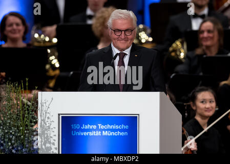 München, Deutschland. 12. April 2018. Deutsche Präsident Frank-Walter Steinmeier spricht bei einem Festakt zum 150-jährigen Jubiläum der Technischen Universität München (TUM). König Ludwig II. gegründet der Polytechnischen Schule München am 12. April 1868. Foto: Sven Hoppe/dpa Quelle: dpa Picture alliance/Alamy leben Nachrichten Stockfoto