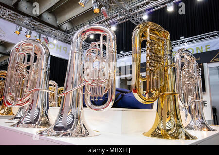 Frankfurt/Main, Deutschland. 11. April 2018. Tuben Hersteller Miraphone, Musikmesse Frankfurt, Messe für Musikinstrumente, Noten, Musik Produktion und Vermarktung. Credit: Christian Lademann Stockfoto