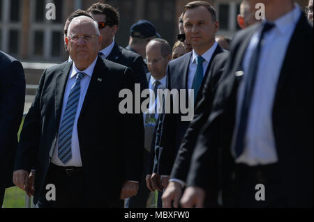 Oswiecim, Polen. 12 Apr, 2018. Präsident Israels, Reuven Rivlin im ehemaligen deutschen Vernichtungslager Auschwitz-Birkenau während der 'March der Lebenden" in Oswiecim gesehen. Die jährlichen März ehrt die Opfer des Holocaust im ehemaligen deutschen Vernichtungslager Auschwitz-Birkenau im südlichen Polen. Credit: Omar Marques/SOPA Images/ZUMA Draht/Alamy leben Nachrichten Stockfoto