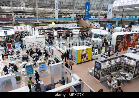 London, UK, 12. April 2018: Massen von Besuchern und Hunderte von Ausstellern und Veranstaltungen während der Buchmesse in London 2018 Olympia Exhibition Centre in London. Quelle: Michal Busko/Alamy leben Nachrichten Stockfoto