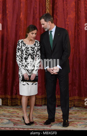 Madrid, Spanien. 12 Apr, 2018. Queen Letizia von Spanien, König Felipe VI. von Spanien an einem Mittagessen mit Mohammed Bin Salman Bin Abdulaziz Al-Saud, Kronprinz des Königreichs Saudi-Arabien am 12. April 2018 in Madrid, Spanien. Credit: Jimmy Olsen/Medien Punch *** Keine Spanien***/Alamy leben Nachrichten Stockfoto