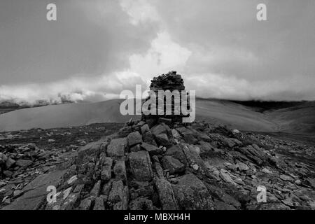 Gipfel Cairn auf Carrock fiel, Mosedale Tal, Nationalpark Lake District, Cumbria, England, UK Carrock fiel ist einer der 214 Wainwright Fells. Stockfoto