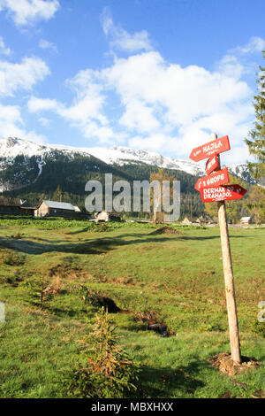 Wegweiser im Bereich der Hajla Berg an der Grenze zwischen Montenegro und Kosovo Stockfoto