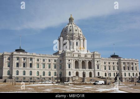 Die vorderen Stoßfänger des Minnesota State Capitol Building in St. Paul, Minnesota, USA. Stockfoto