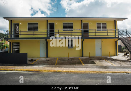 BAYAMÓN, Puerto Rico, Dez. 21, 2017 - sechs Familien, in der Gemeinde von Bayamón, profitieren von der Direct Lease Programm. Dieses Programm bietet ein Zuhause auf Zeit ohne Kosten für Menschen, die ihre Häuser wegen Hurricane María verloren haben. Es wird erwartet, dass wenig durch wenig Hunderte von Familien rund um die Insel werden von diesem FEMA-Programm profitieren. Eduardo Martínez / FEMA Stockfoto