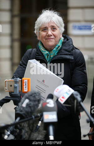 Ehemalige katalanische Minister Professor Clara Ponsati, die Auslieferung nach Spanien, kommt an Edinburgh Sheriff Court für eine Auslieferung zu hören. Stockfoto