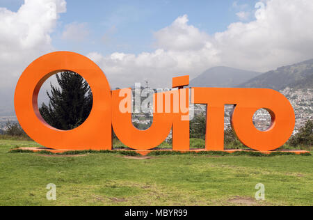 Panoramablick auf die Stadt Quito von Itchimbia Parc. Stockfoto