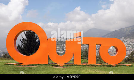 Panoramablick auf die Stadt Quito von Itchimbia Parc. Stockfoto