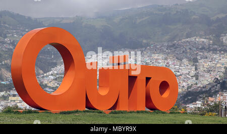 Panoramablick auf die Stadt Quito von Itchimbia Parc. Stockfoto