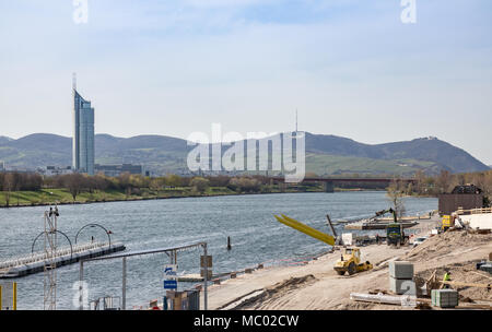 Millennium tower Hügel und Donau, Blick auf die Westseite der Stadt Wien Österreich April 11,2018. Stockfoto