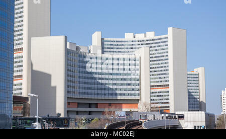 Vienna International Centre (VIC), Campus und Gebäude das Büro der Vereinten Nationen hosting bei Wien, Wien Österreich April 11,2018. Stockfoto
