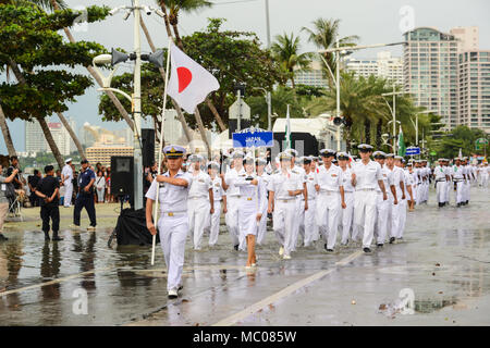 Pattaya, Thailand - November 19, 2017: Japan Marine Parade am 50. Jahrestag des ASEAN International Fleet Review 2017 Marsch am Strand von pattay Stockfoto