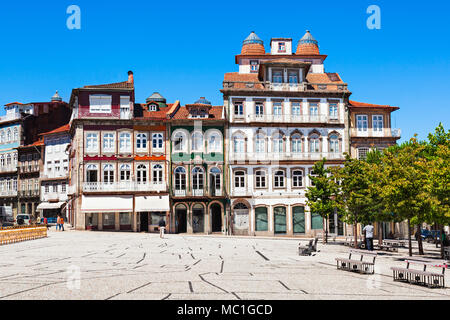 Toural Square (Largo do Toural) ist eine der zentralen und wichtigen Plätzen in Guimaraes, Portugal Stockfoto