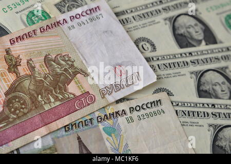 Russische Rubel Rubel Us Dollar Us Dollar Rub Usd Banknoten Papiergeld Bargeld Stockfotografie Alamy