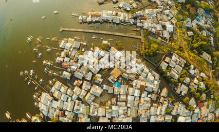 Luftaufnahme Coron Stadt mit Slums und Armenviertel. Palawan. Bu Stockfoto