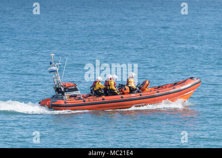 Die newquay RNLI B-Klasse Atlantic 85 küstennahe Handwerk die Teilnahme an einem GMICE (Gute Medizin in anspruchsvollen Umgebungen) Major Incident Übung. Stockfoto