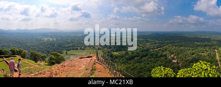 Horizontale Panoramablick vom Gipfel des Sigiriya oder Lions Rock in Sri Lanka. Stockfoto