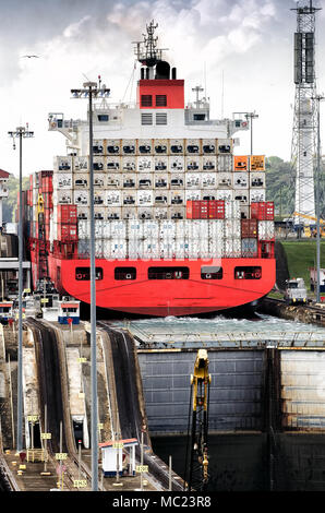 Frachtschiff Panama Canal Stockfoto