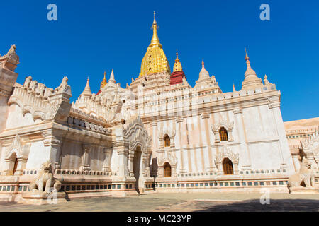 Das Äußere des 'Ananda Temple' in Bagan, Myanmar (Burma). Stockfoto