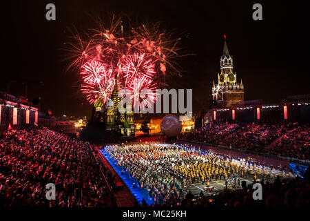 Feuerwerk pyrotechnische Show auf International Military Tattoo Music Festival "Spasskaja Turm" in Moskau, Russland Stockfoto