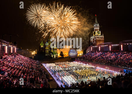 Feuerwerk pyrotechnische Show auf International Military Tattoo Music Festival "Spasskaja Turm" in Moskau, Russland Stockfoto