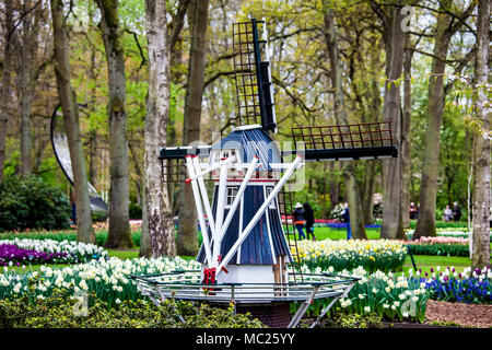 Dekorative Windmühle in Keukenhof Park Stockfoto