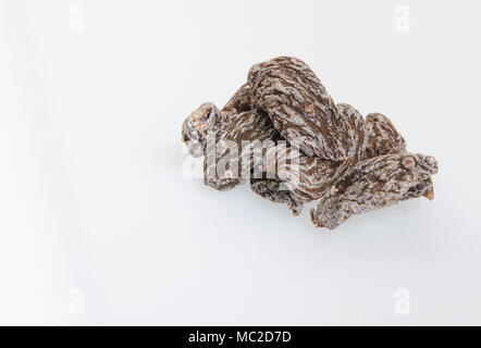 Getrocknet gesalzen Pfirsich (chinesische Pflaume, Japanische Aprikose) Auf dem Hintergrund Stockfoto