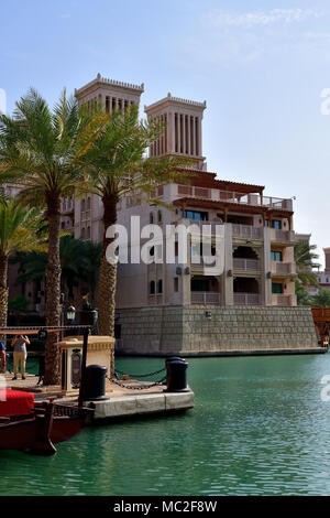 Dubai, VAE - April 8. 2018. Madinat Jumeirah - Hotel Komplex und Markt Stockfoto