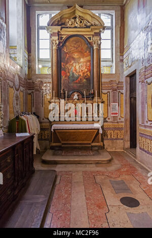 Lissabon, Portugal. Santo Antonio de Lisboa Kirche. Der heilige Antonius von Lissabon/Padua/Padua. Altar Sakristei, dass der Heilige Geburt Zugang crypt Stockfoto